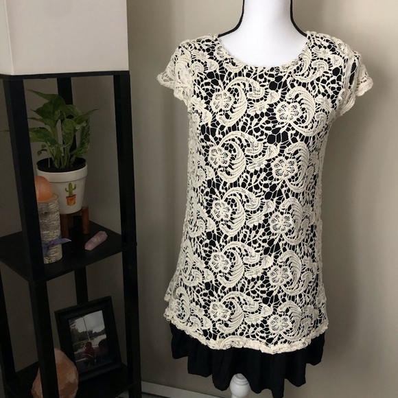 **FOREVER 21* White Lace Short Sleeve Tunic Top - Picture 1 of 2